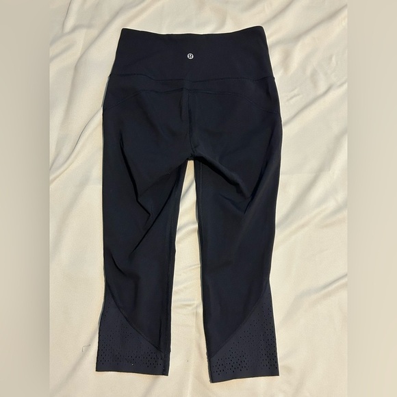 Lululemon Anew Crop (21") Leggings in Black - Size 6 - Picture 7 of 8